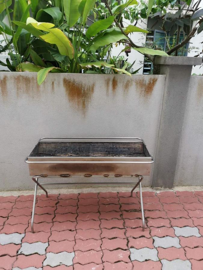 Meru Landed Semi D With Barbeque For 12 Pax *